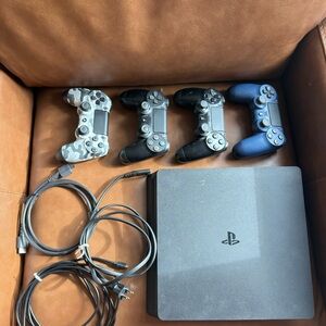 Sony PS4 Console w/ 4 controllers